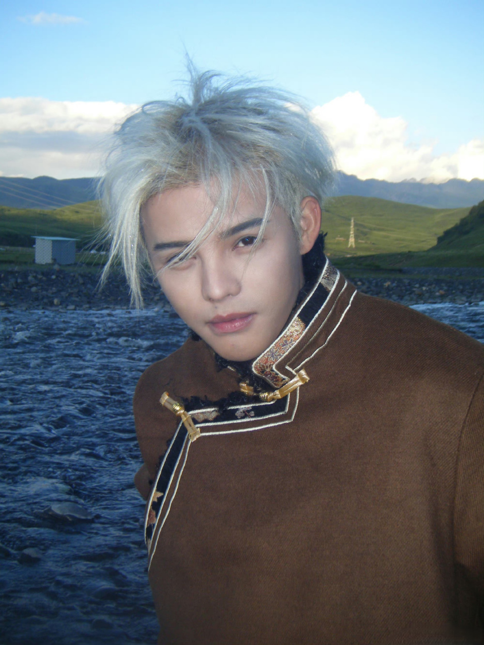 殷世航# 殷世航出道失败.话说这个身高戏路很窄吧[笑哭]