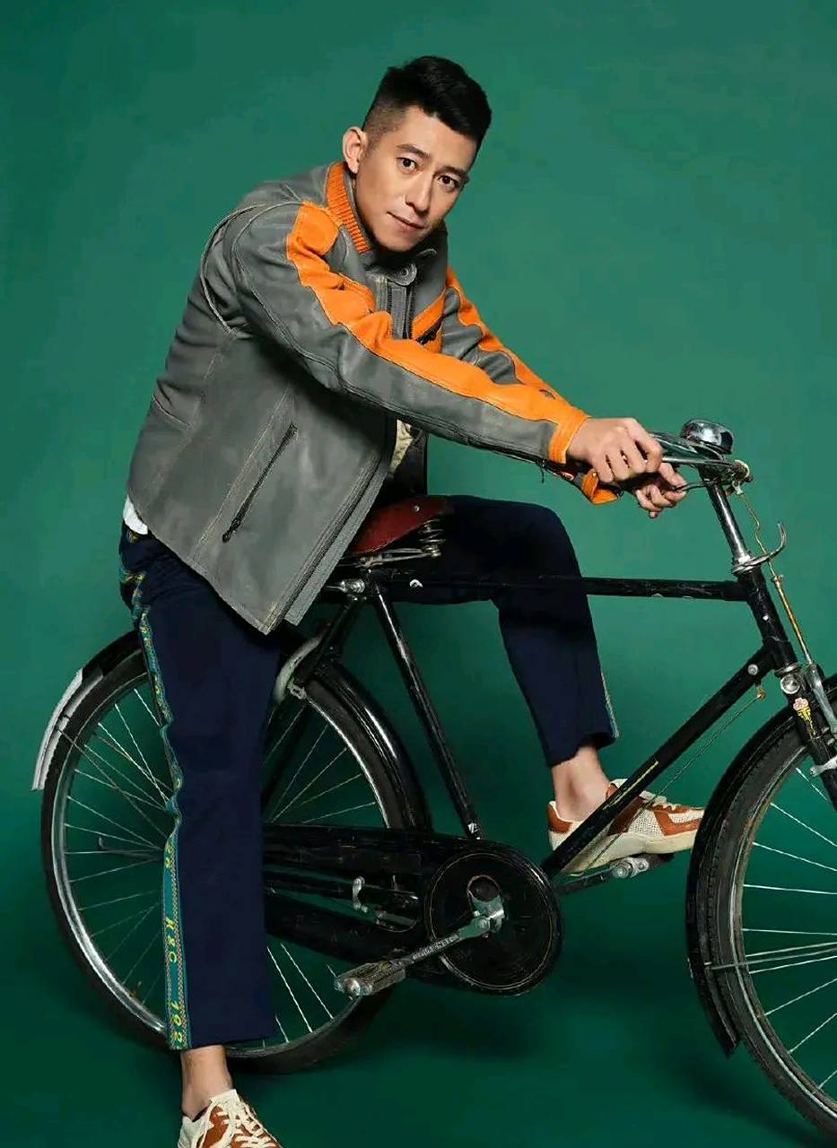 演员,鲁诺,在《梦中的那片海》中饰演齐天,36岁,出生于吉林一个工人