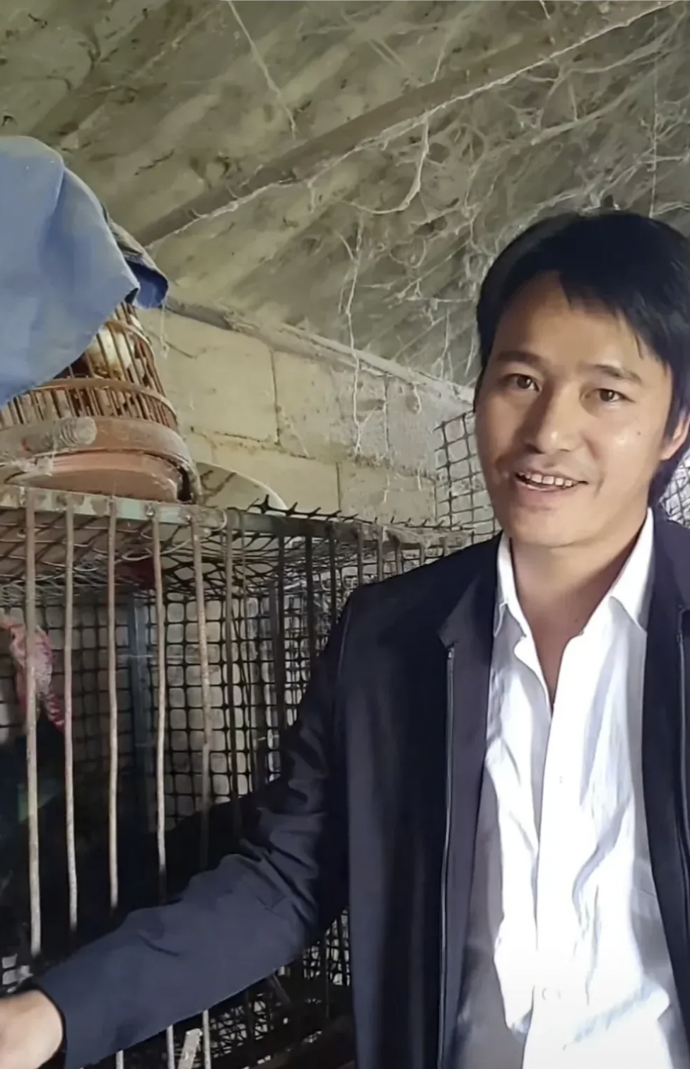 云南小伙仗着长得像周星驰,开口就要二十万片酬,把不少想要找他拍戏的