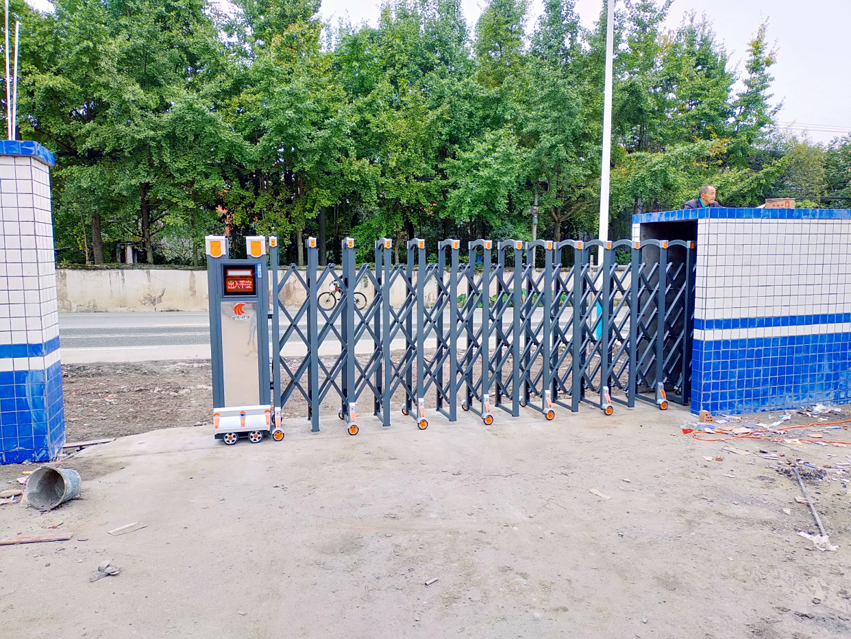 保养与维修甘孜伸缩门