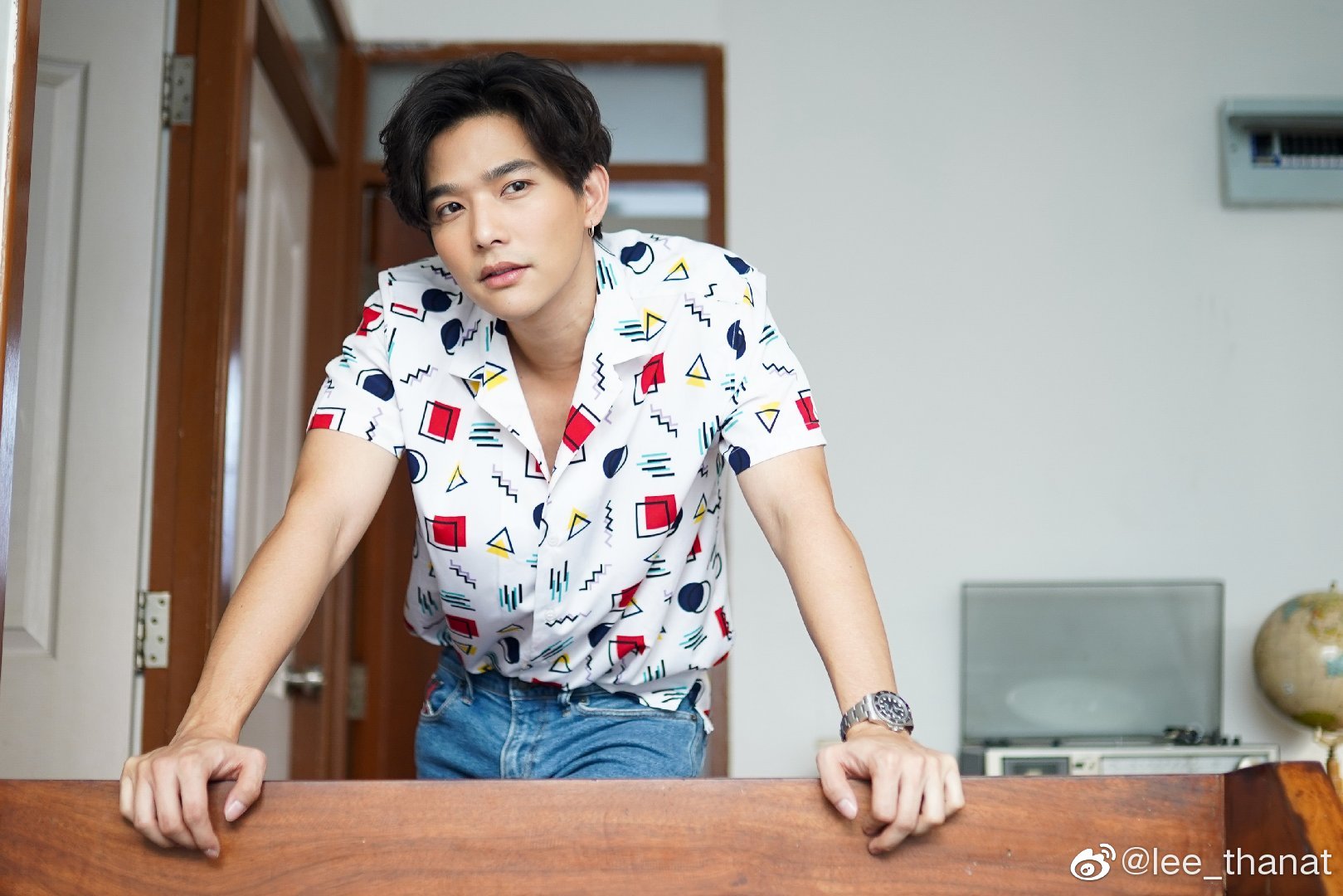 泰国热播剧《妒火孽情》中,小李子的小表情和小笑容有治愈到你吗