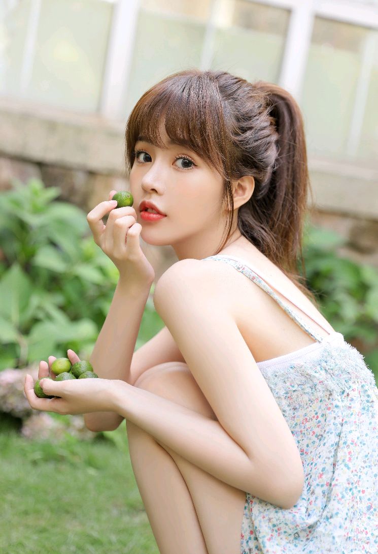 白月光女孩:甜美清纯,白皙秀气,充满阳光与活力!