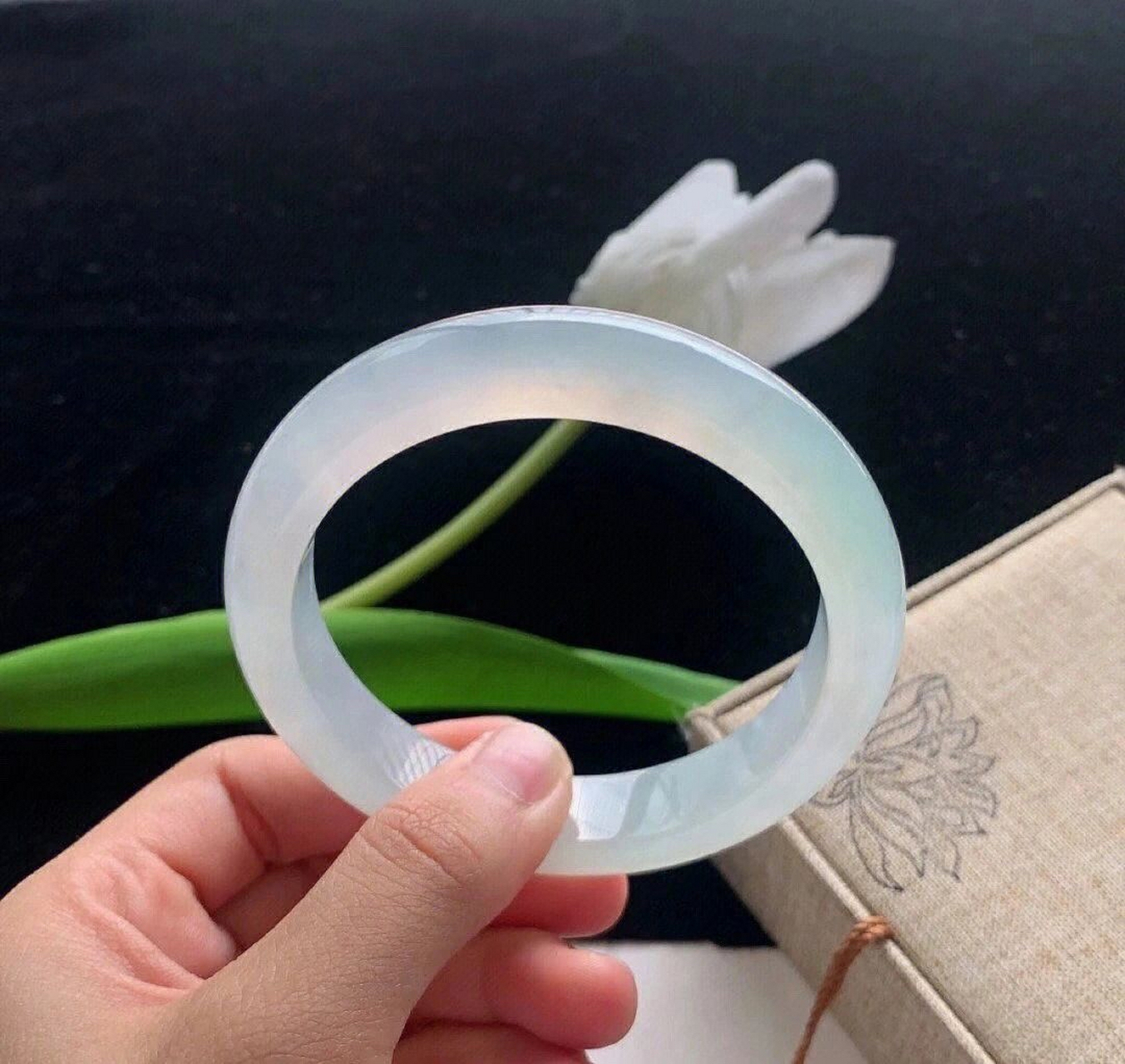 冰种钢炮白月光翡翠手镯 ,皎洁的白月光,上手非常耐看显白,种水细腻水