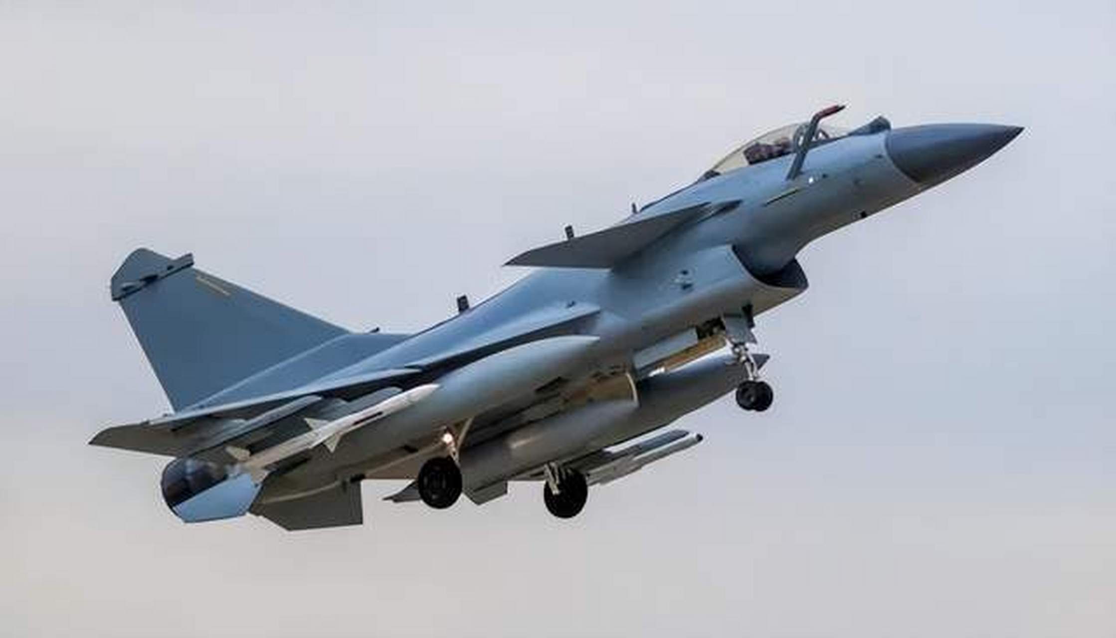 中国四代战机最强之争,歼10c与歼16,到底谁是四代王者?