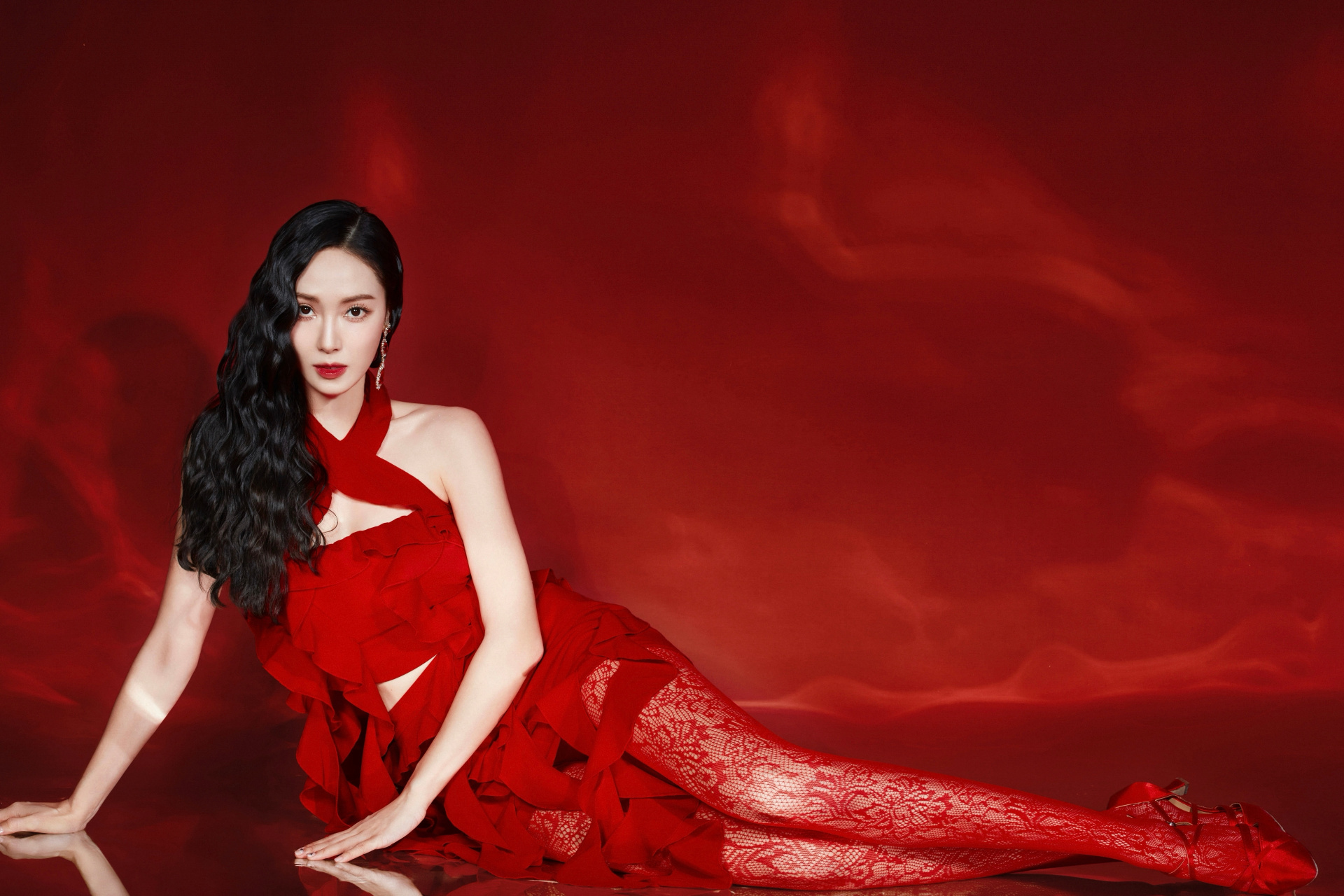 郑秀妍  红色丝袜秀美腿