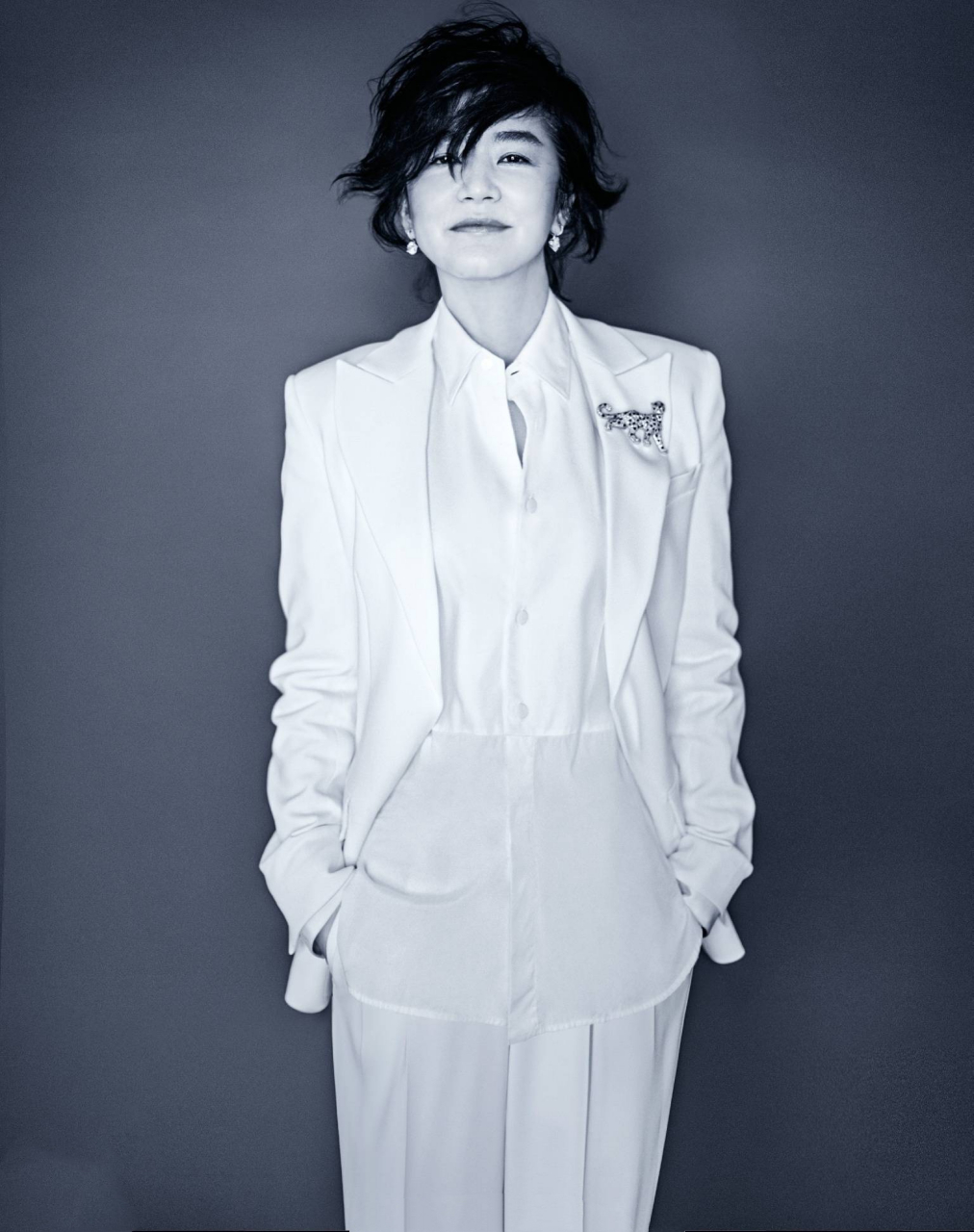 摄影师镜头下60岁的林青霞,西装配阔腿裤随性洒脱,美得惊艳时光