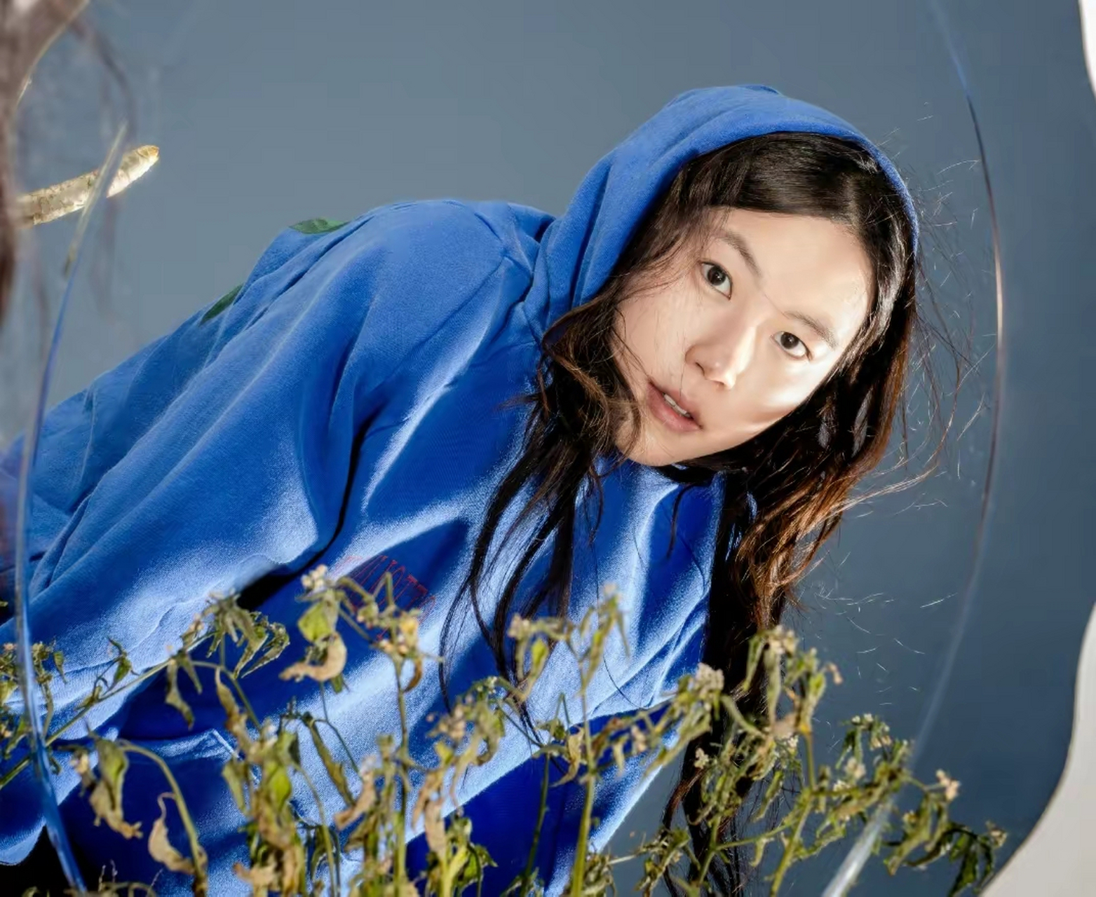 窦靖童留长发撞脸王菲,遮盖纹身似俏皮少女,与谢霆锋拍创意视频