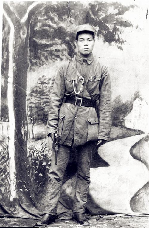 抗战瞬间:肖选进和战友们突遭埋伏在麦田里敌人的伏击