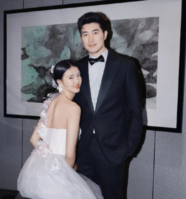 婚礼倒计时!张常宁晒最新时尚婚纱照,与吴冠希拍摄甜蜜花絮