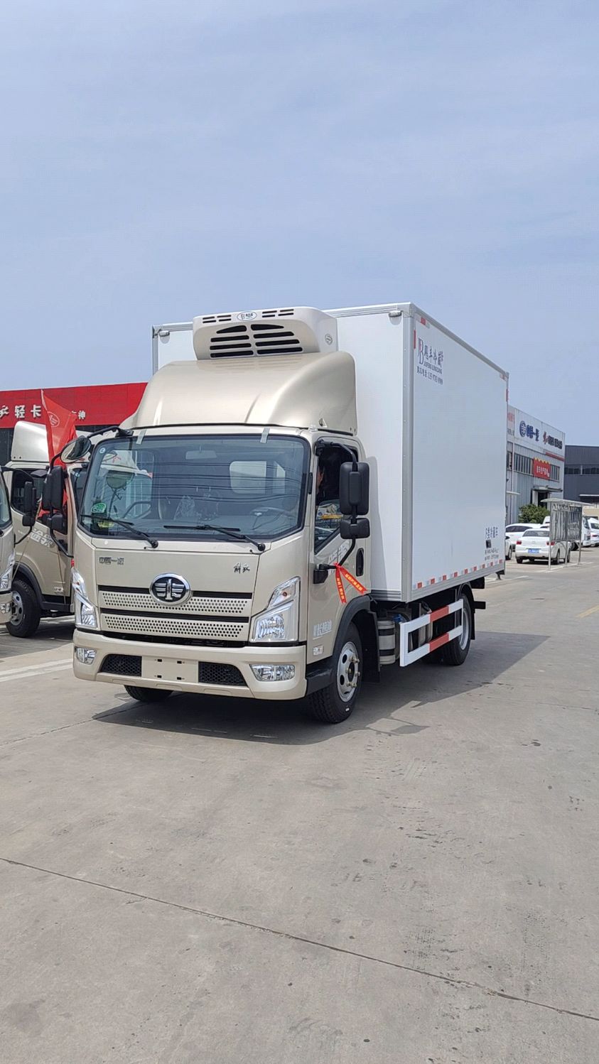 2米解放领途重载版,宽体冷藏车箱体容积22立方,大柴165马力动力充足