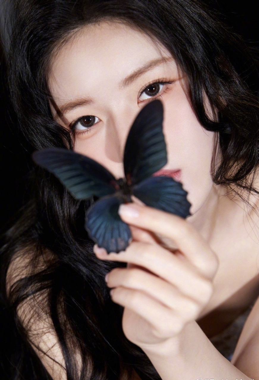 赵露思卷发好迷人[吃鲸][吃鲸] #赵露思