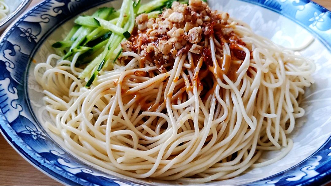 凉面怎么做好吃?记住这几点,在家也能做出正宗的凉面,劲道爽滑