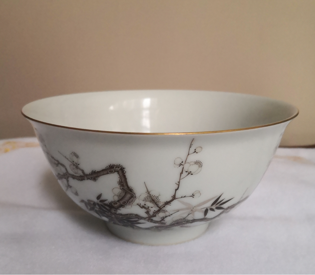 雍正墨地珐琅彩花卉题诗纹碗