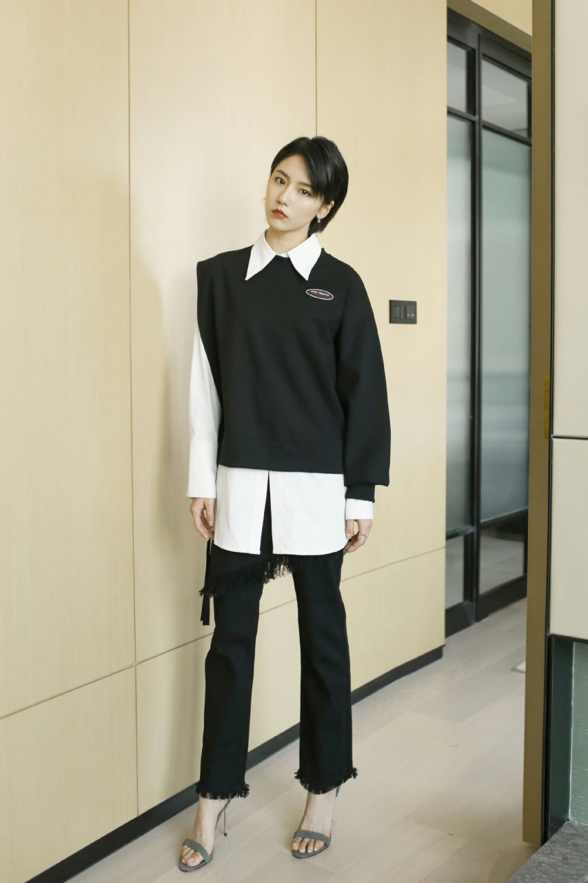 成果修长的美腿