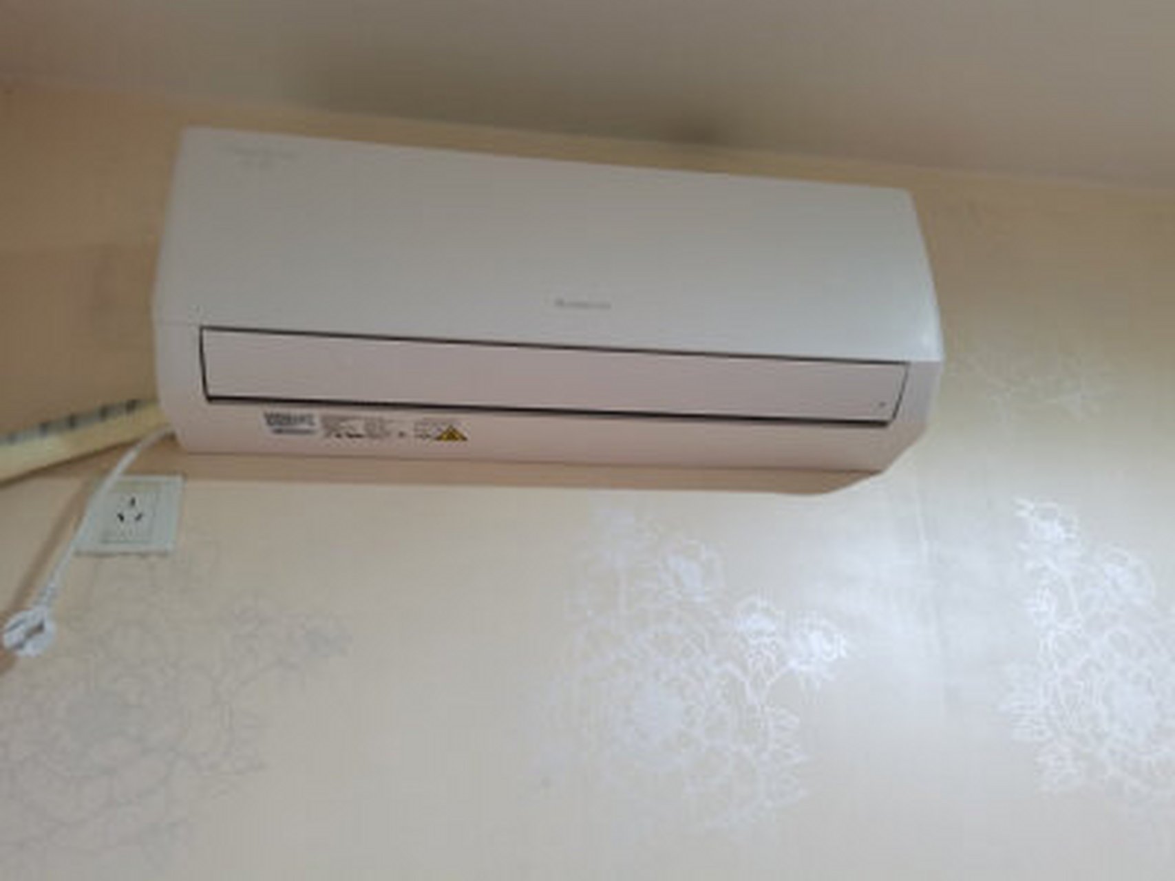 格力(gree)大1匹 云佳 三级能效 变频冷暖 自清洁 壁挂式卧室空调挂机