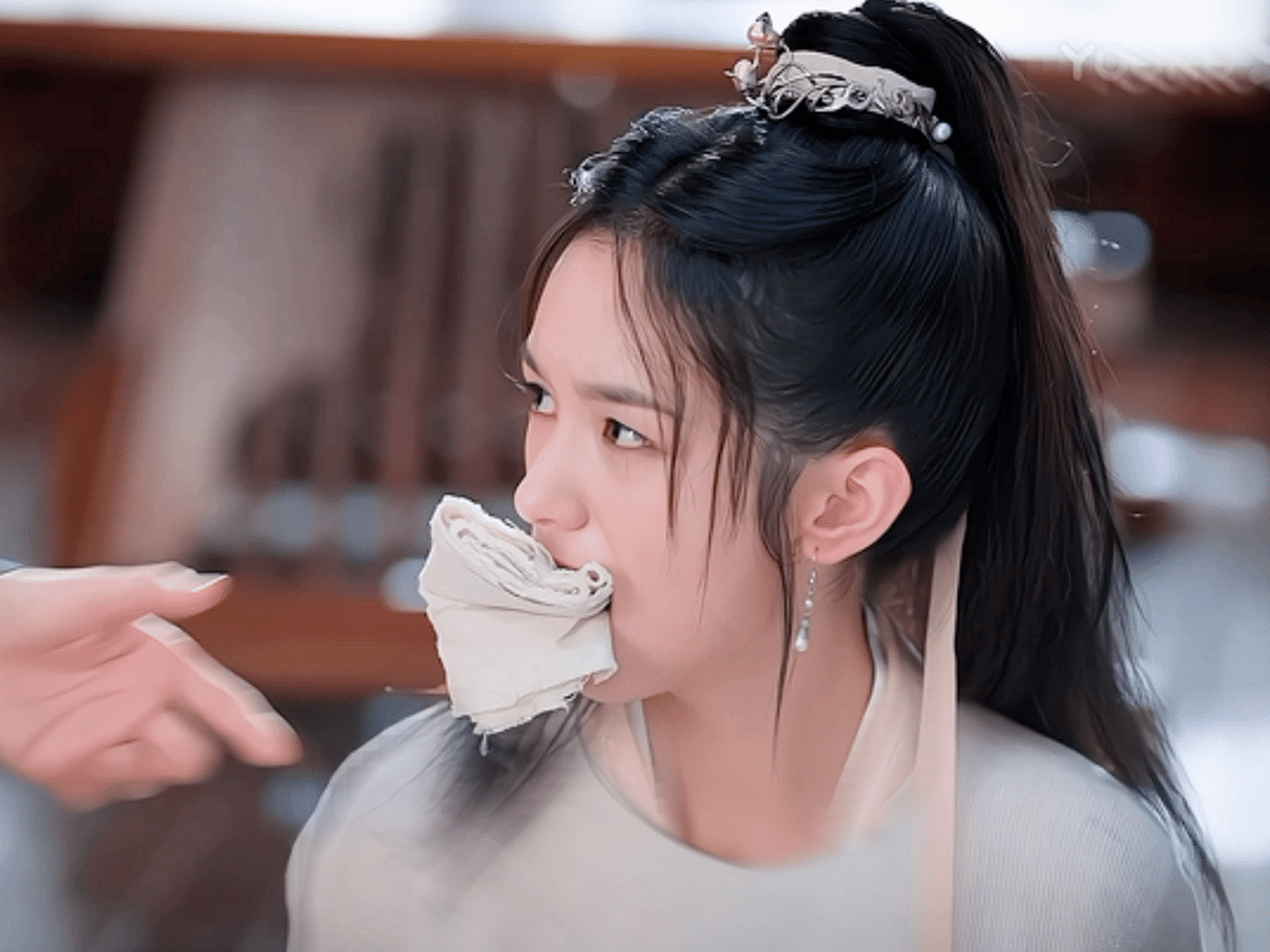 女星杨紫,周也,鞠婧祎,迪丽热巴都演了被绑架抓了的戏份,大家觉得谁演