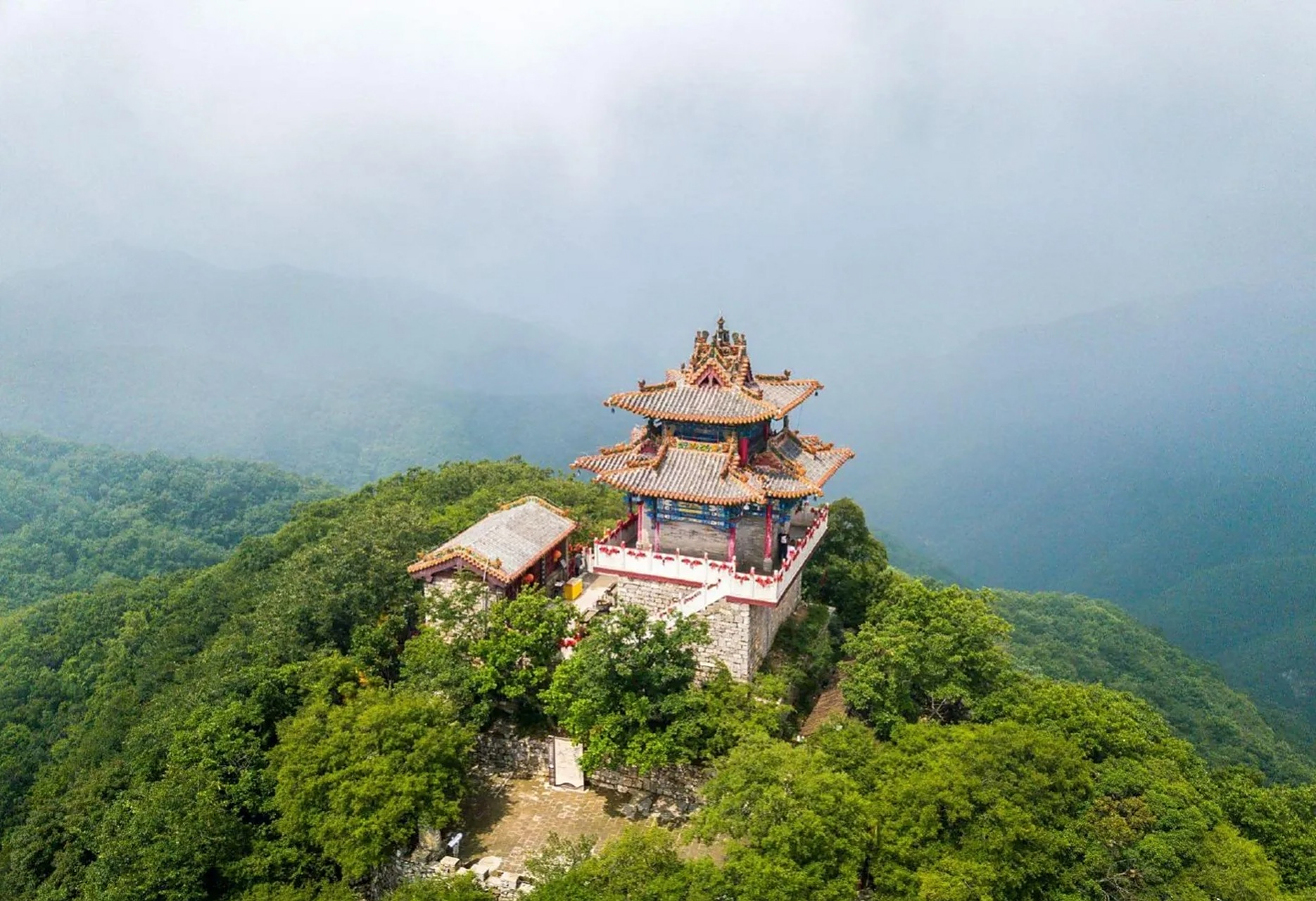 一趟旅行,领略一年四季  云丘山位于山西省临汾市乡宁县境内的国家5a