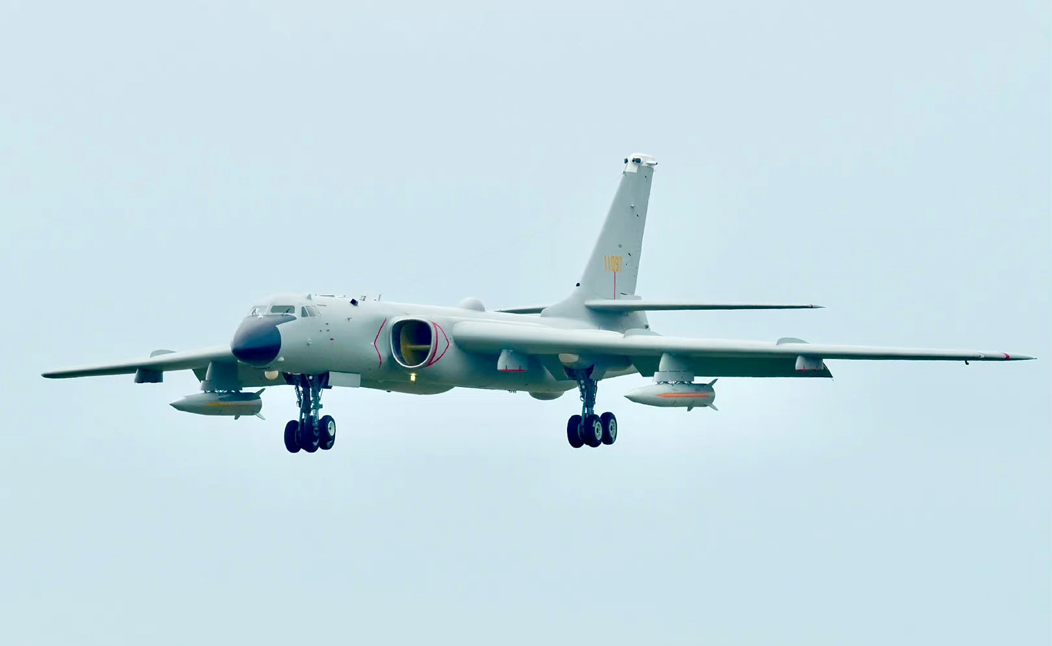 水分子神龙见尾不见首,轰六是我们的大宝,天天见.[大笑]  图源见水印