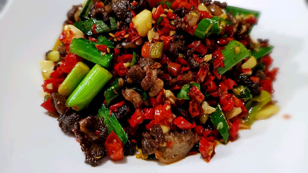 伏天来个小炒香肉,味道很好吃,香辣又下饭