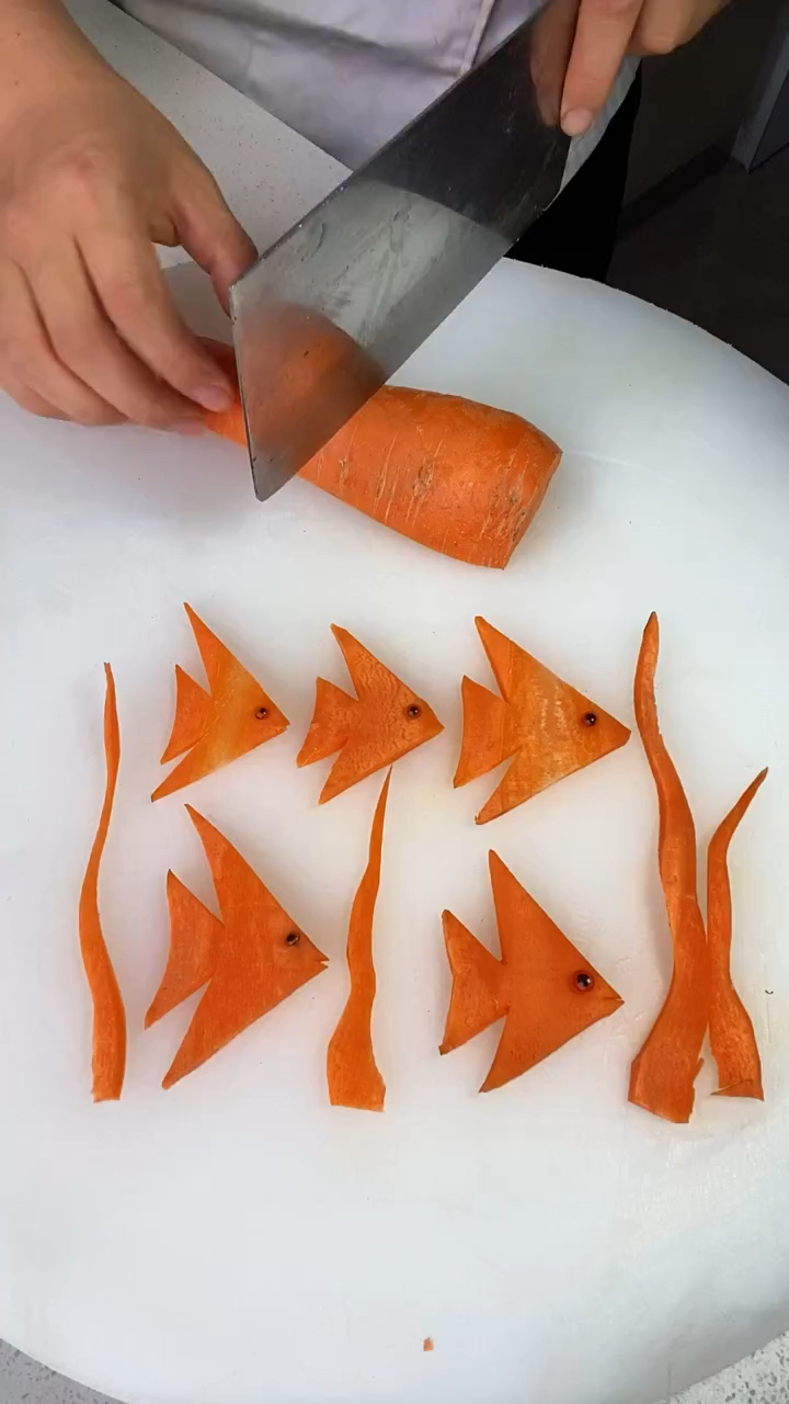 胡萝卜简单切花形图片