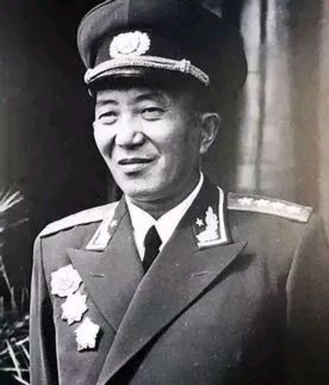 1966年3月18日,60岁的罗瑞卿将军从3楼纵身跳下,当场血流不止