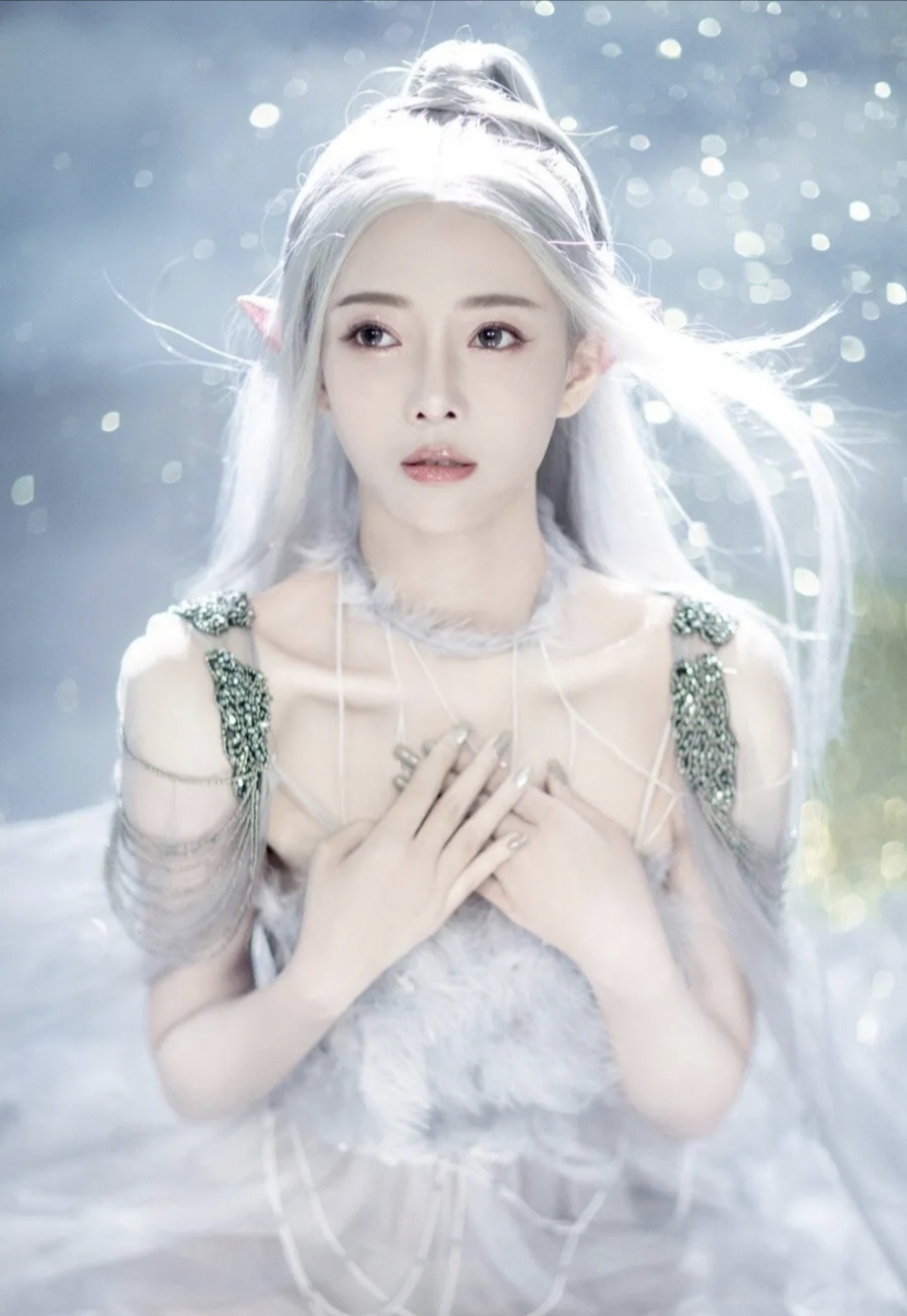 苪甜甜:素雅清纯连衣裙穿搭,仙气飘飘