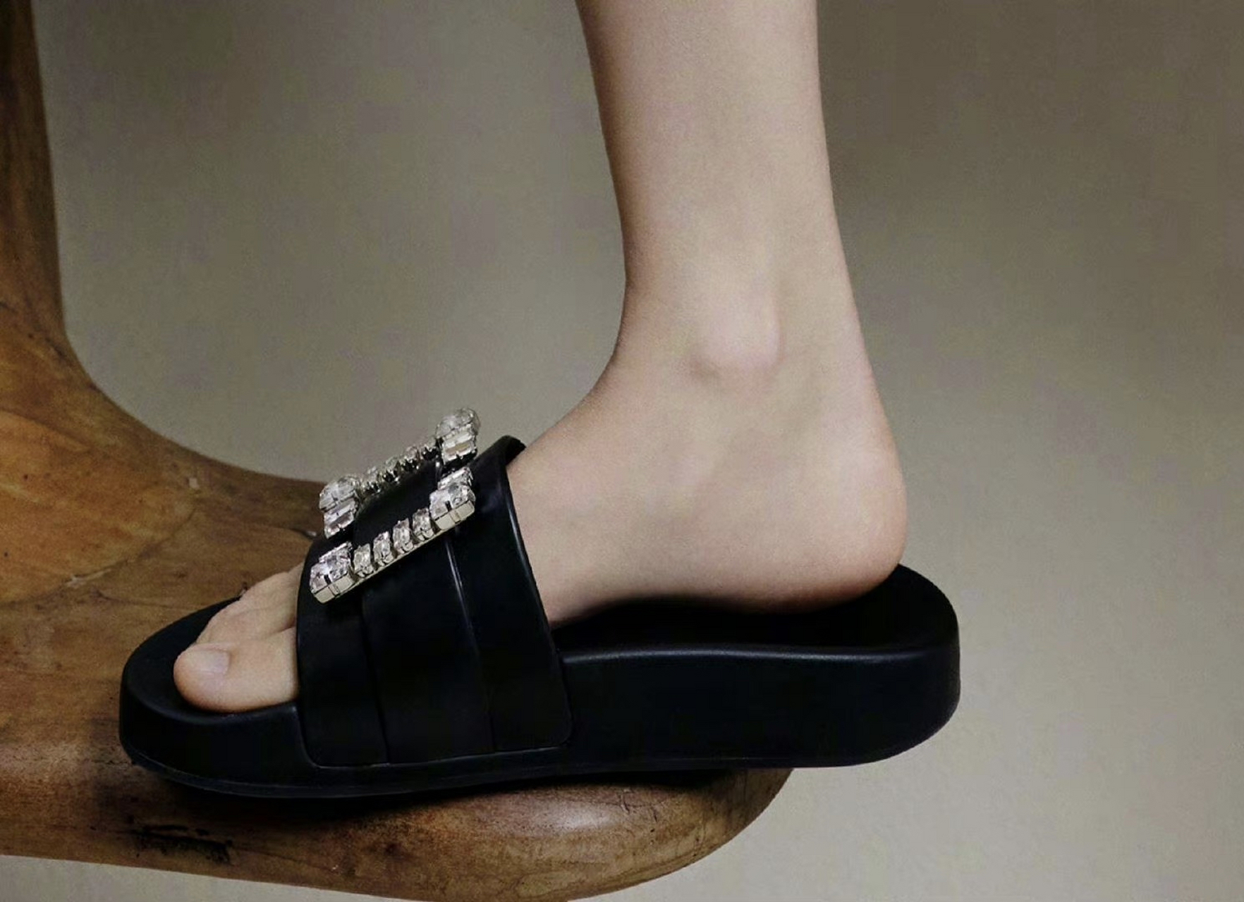 白鹿人字拖美脚丫[色][色] #白鹿