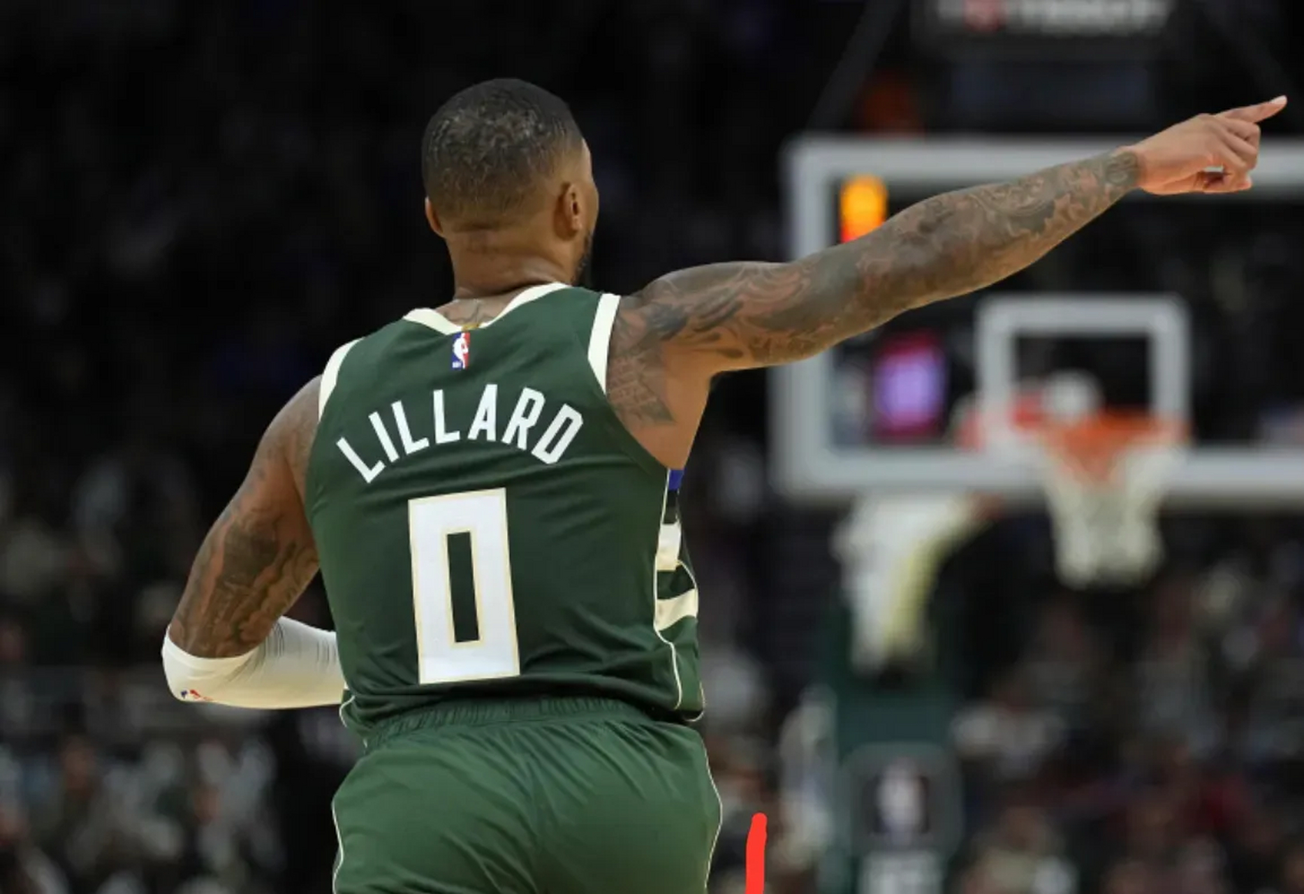 利拉德毫无存在感,仅仅只有9次投篮,拿到了15分2板6助,罚球还在7中6