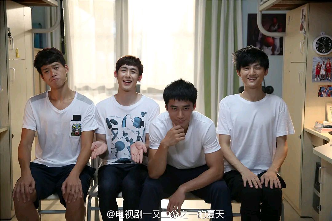 《追光吧》尼坤尝试中文弹唱,魏大勋为他加油,谁的青春回来了?