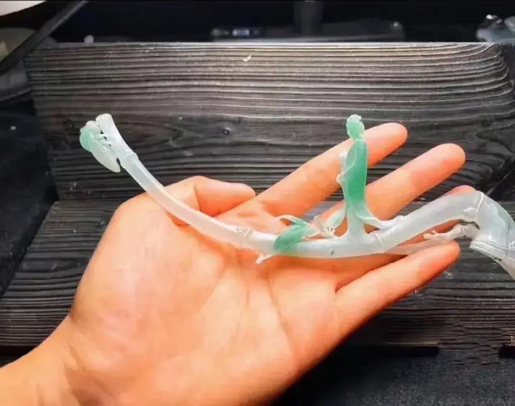 用手镯的边角料雕刻而成的观音艺术品!奇妙的世界