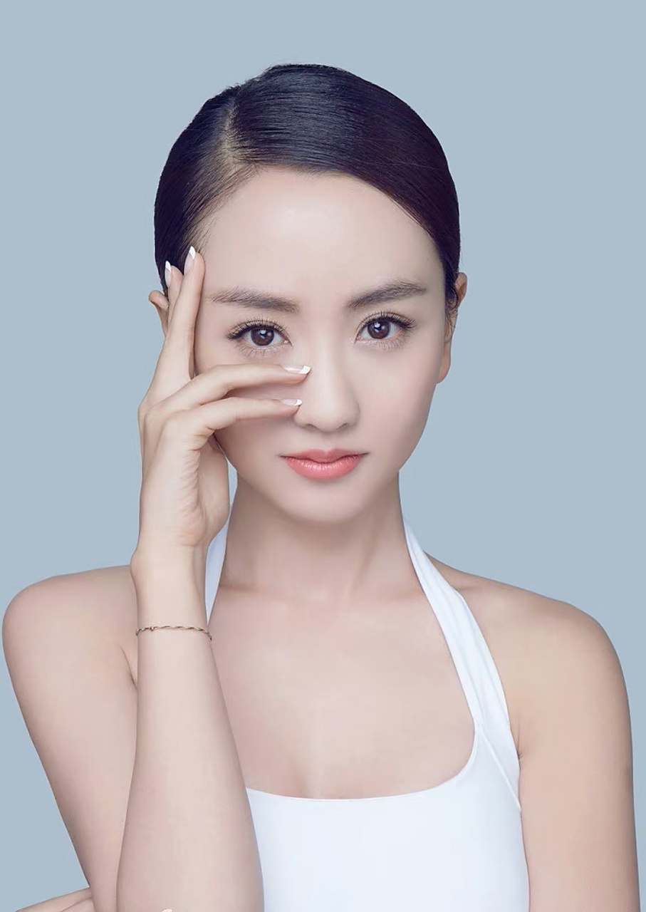 杨蓉# 肤白貌美的容颜,窈窕曼妙的身材,丰满傲人