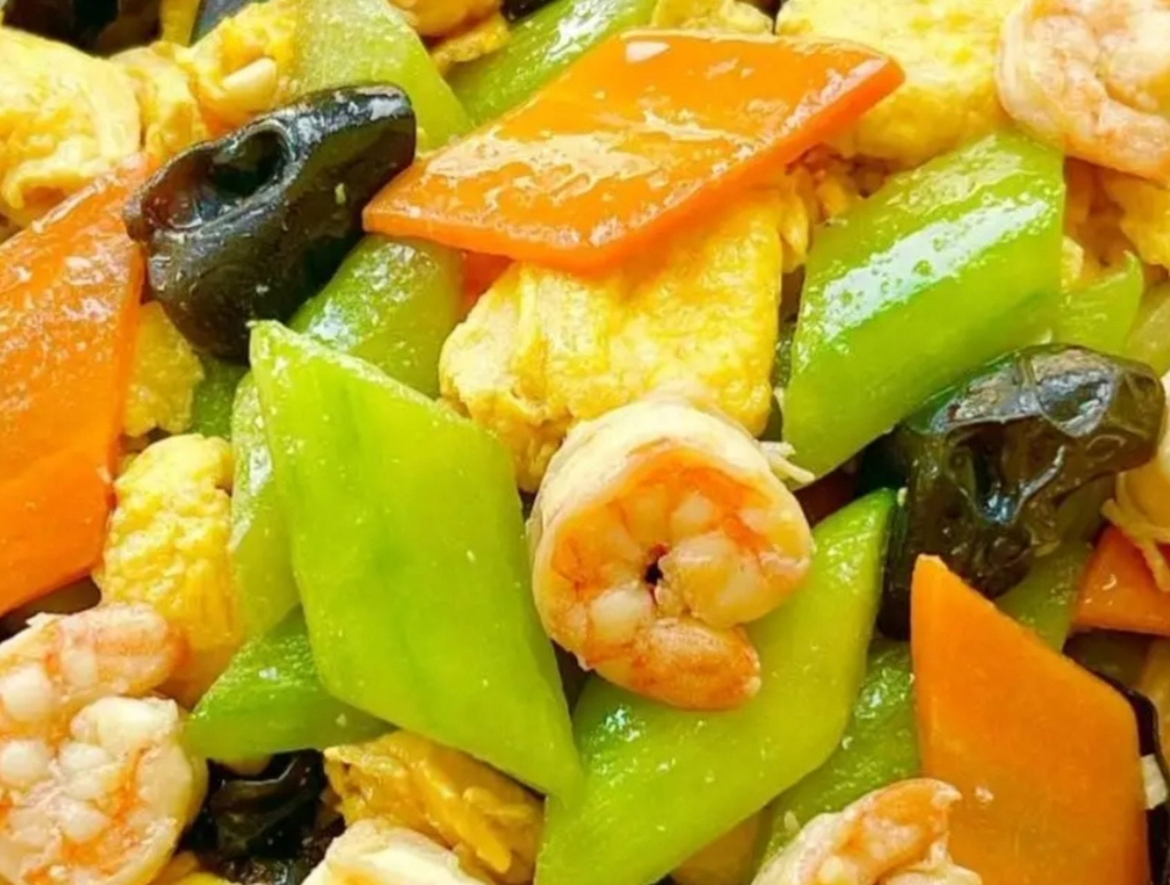 我的美食分享#  什锦炒虾仁  准备食材:虾仁,黄瓜,胡萝卜,黑木耳,蒜