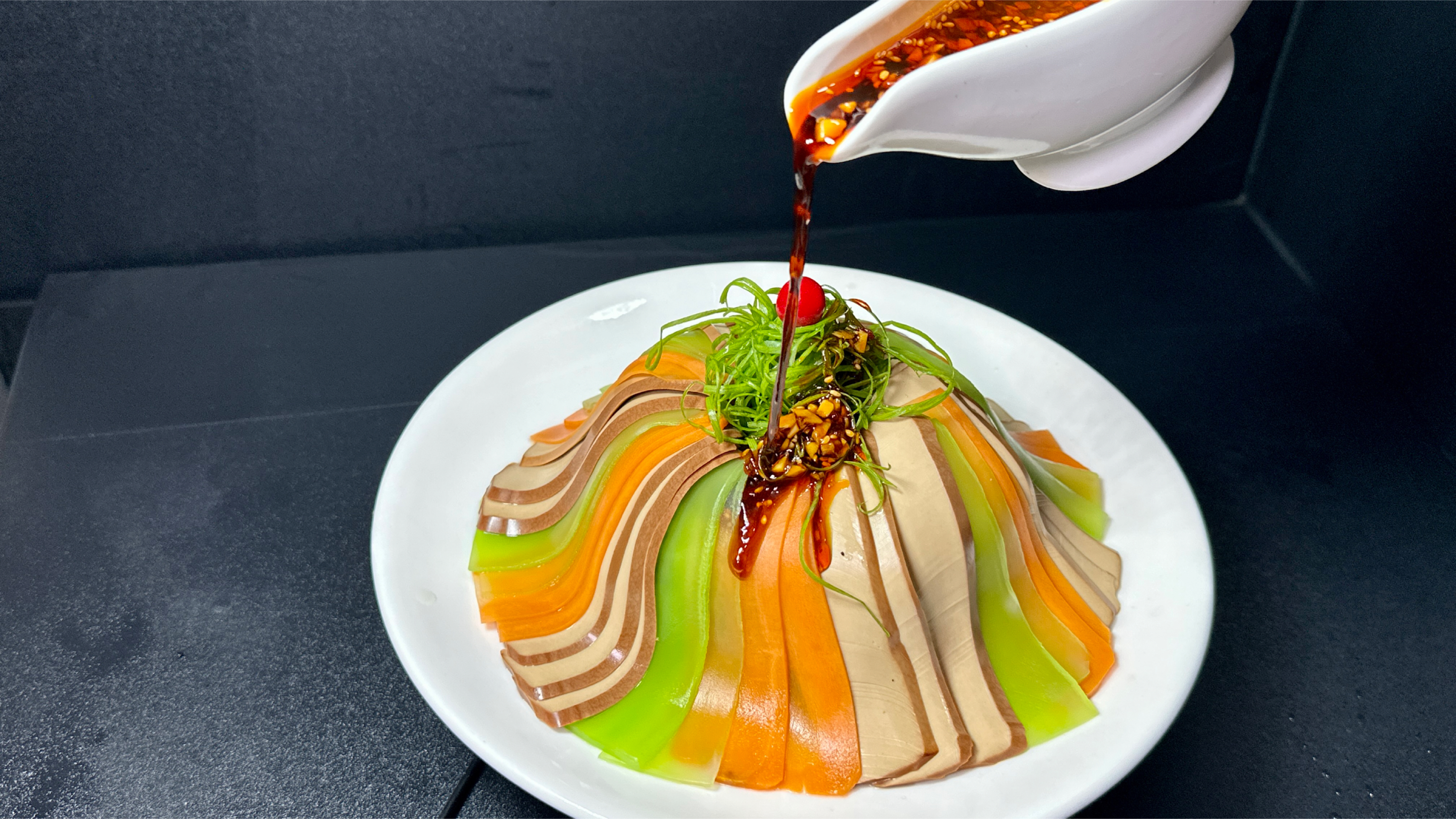 有家餐厅把鸡蛋干做成的招牌菜,一份就卖38,香辣爽口好看还好吃