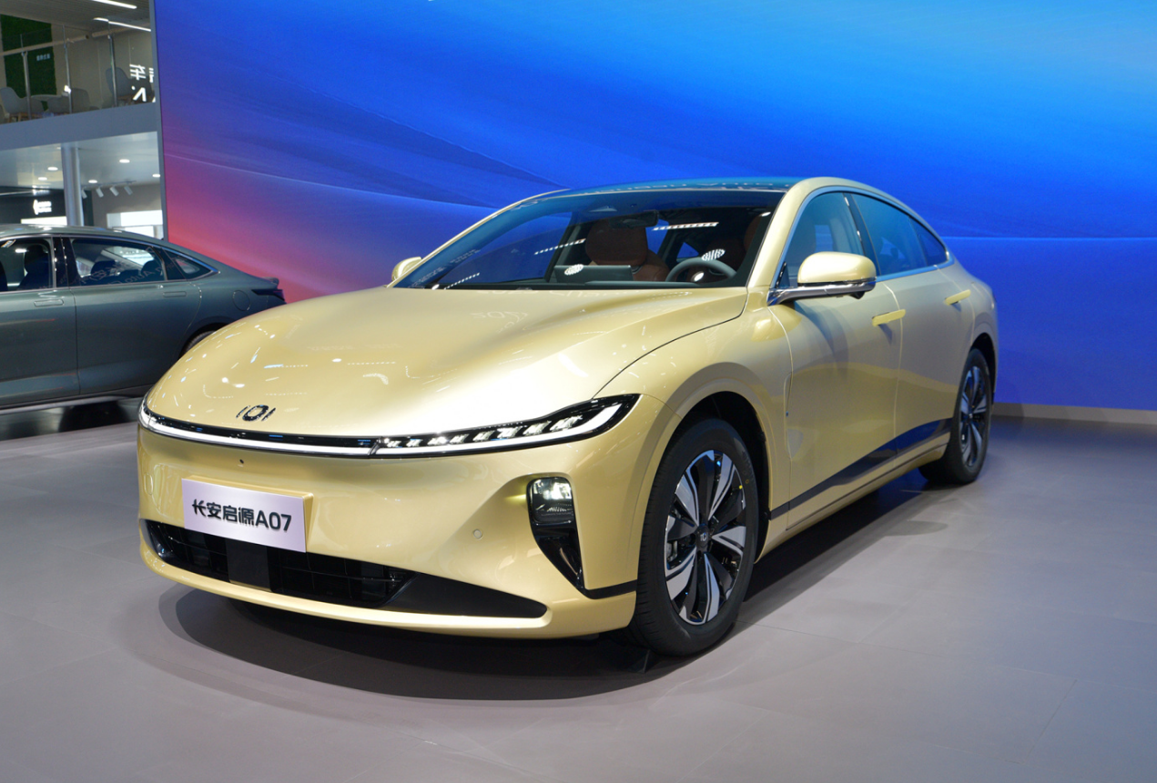 8万,2.9米轴距大掀背,长安新轿跑开始搅局