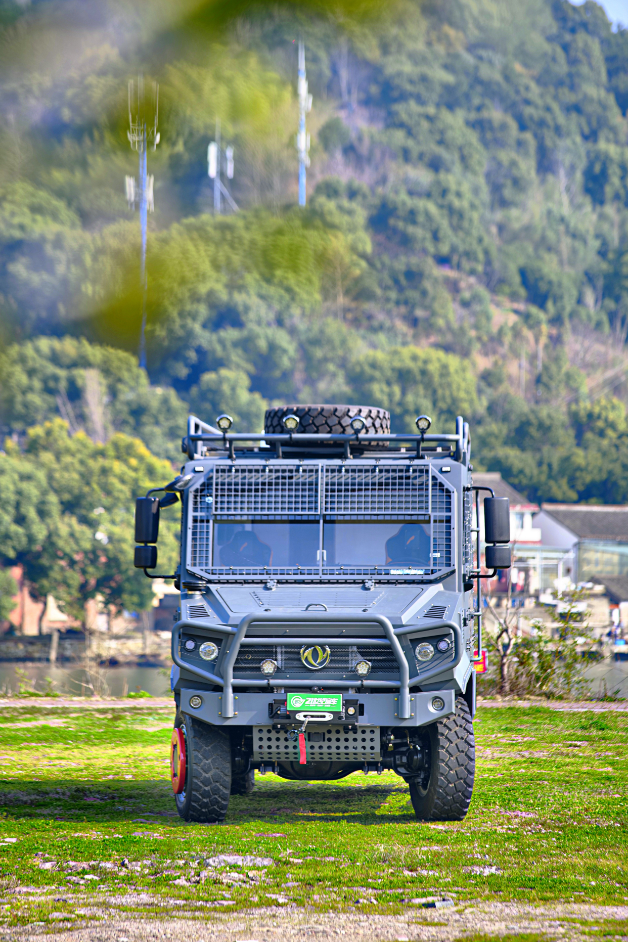 新重汽曼恩拓东风猛士甲越野房车,四驱三把锁带自动充放气!