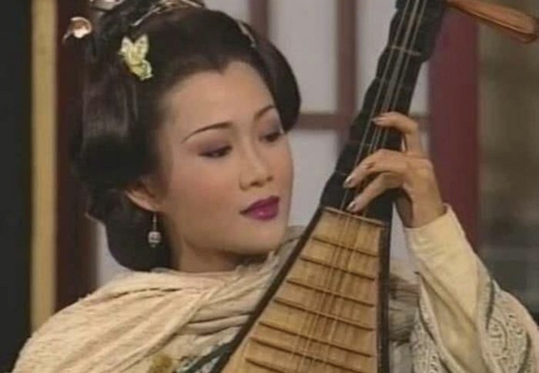 只因李自成攻到北京,崇祯无心美色,田畹只得将陈圆圆带回府中.