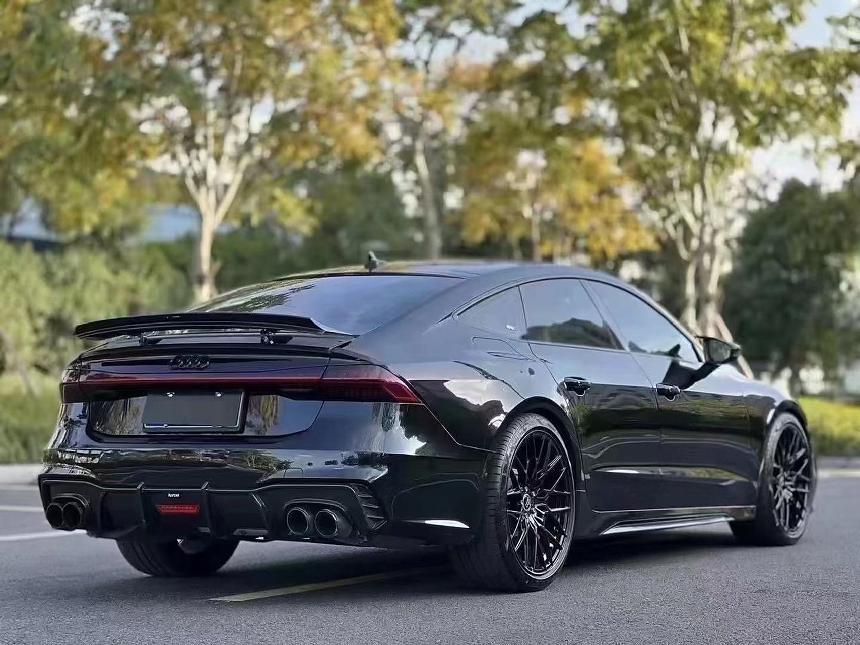 a7改装案例:rs包围,卡布尔后扰流,abt轮毂,xp膜,碳方向盘,碳内饰,rs