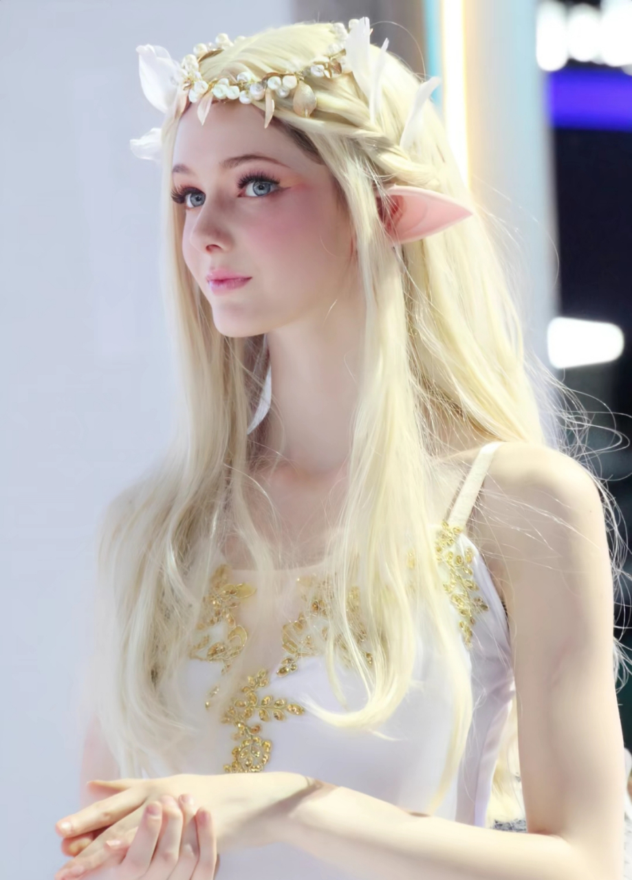 娱乐最前沿# #每日娱乐播报# 加拿大精灵嫩模——沙娜拉 savanna