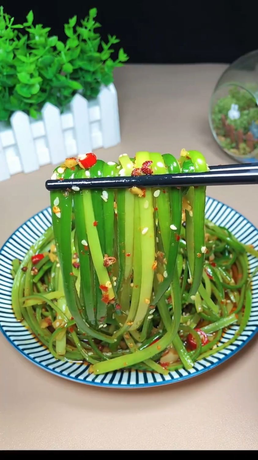 家常凉拌蒜苔——美食教程