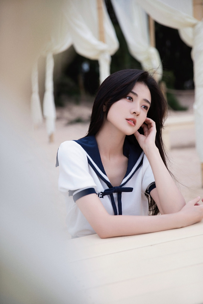 梁洁# 一袭水手制服套装,甜美清纯的容颜,白皙水嫩的肌肤,纤瘦高挑的