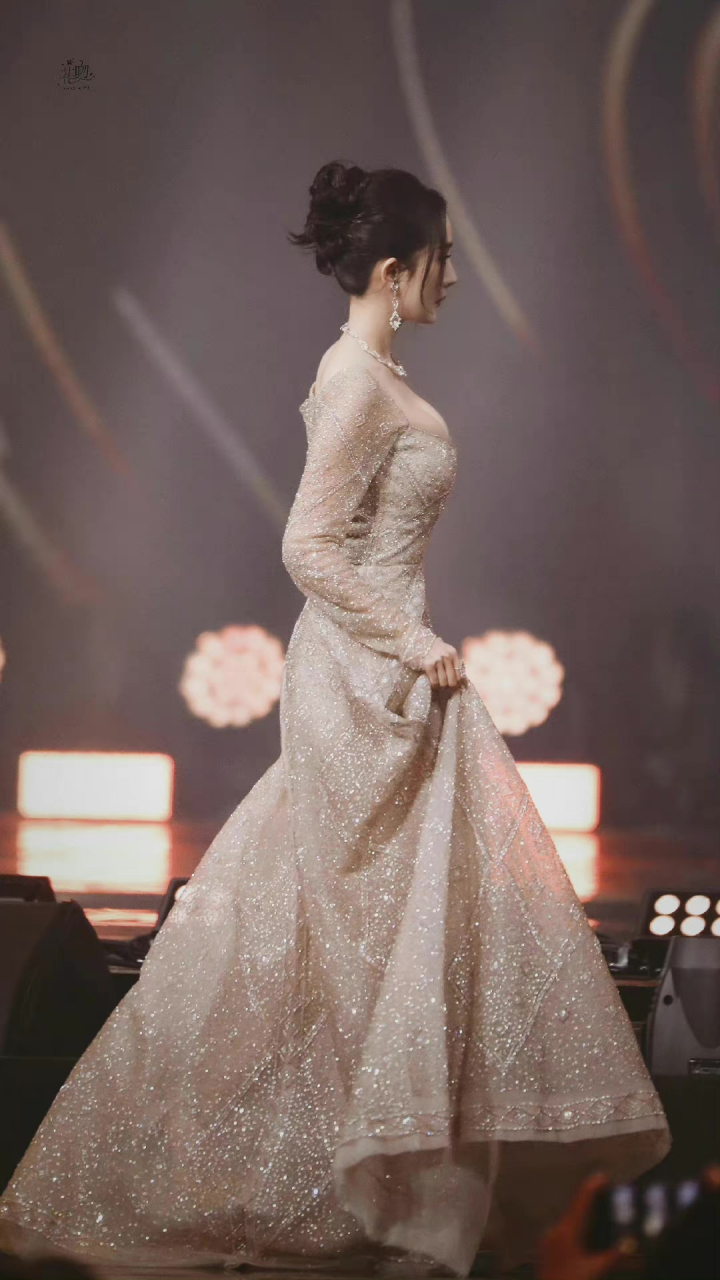 杨幂体态真的有在一点点变好