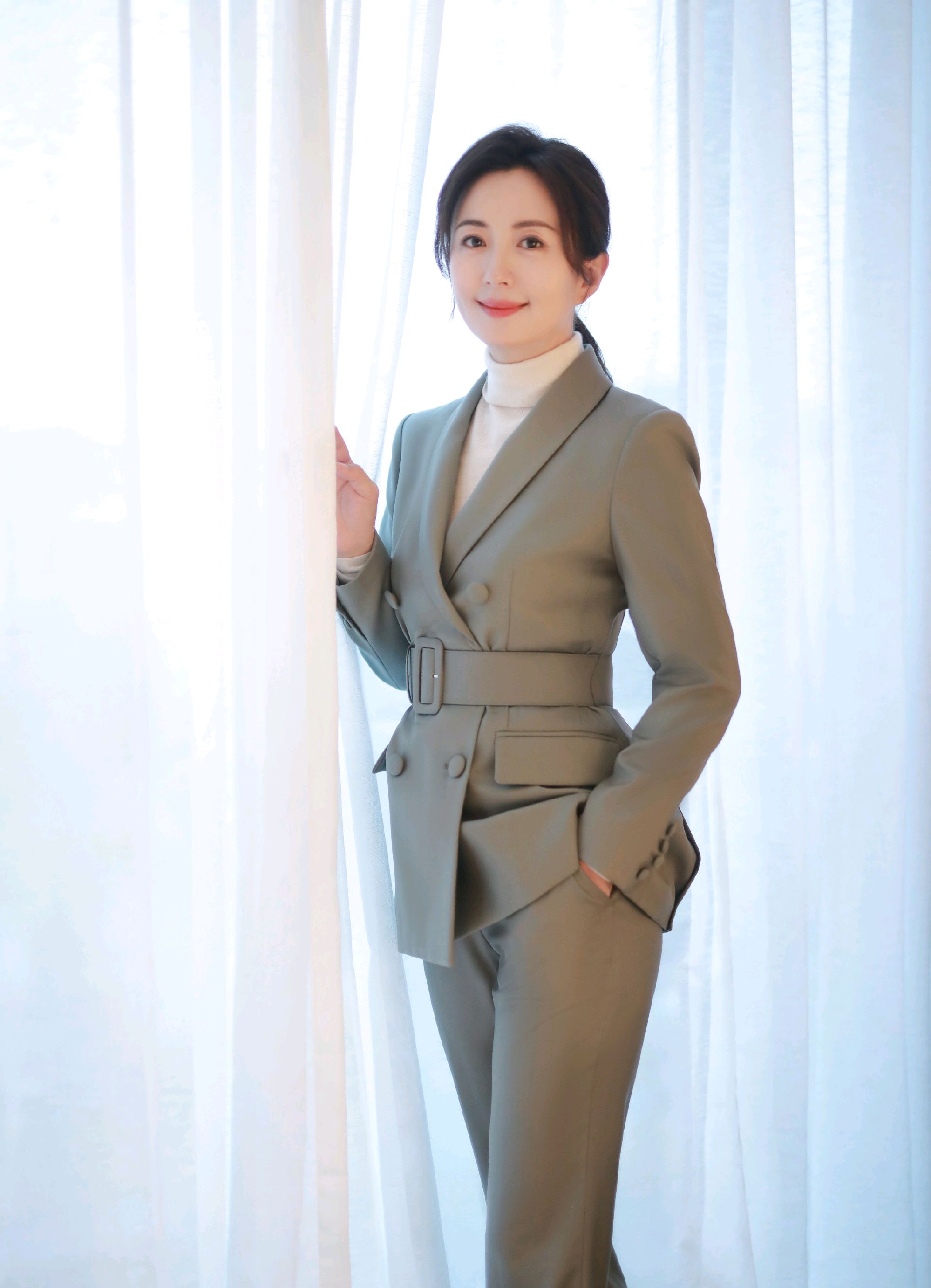 端庄大方杨童舒