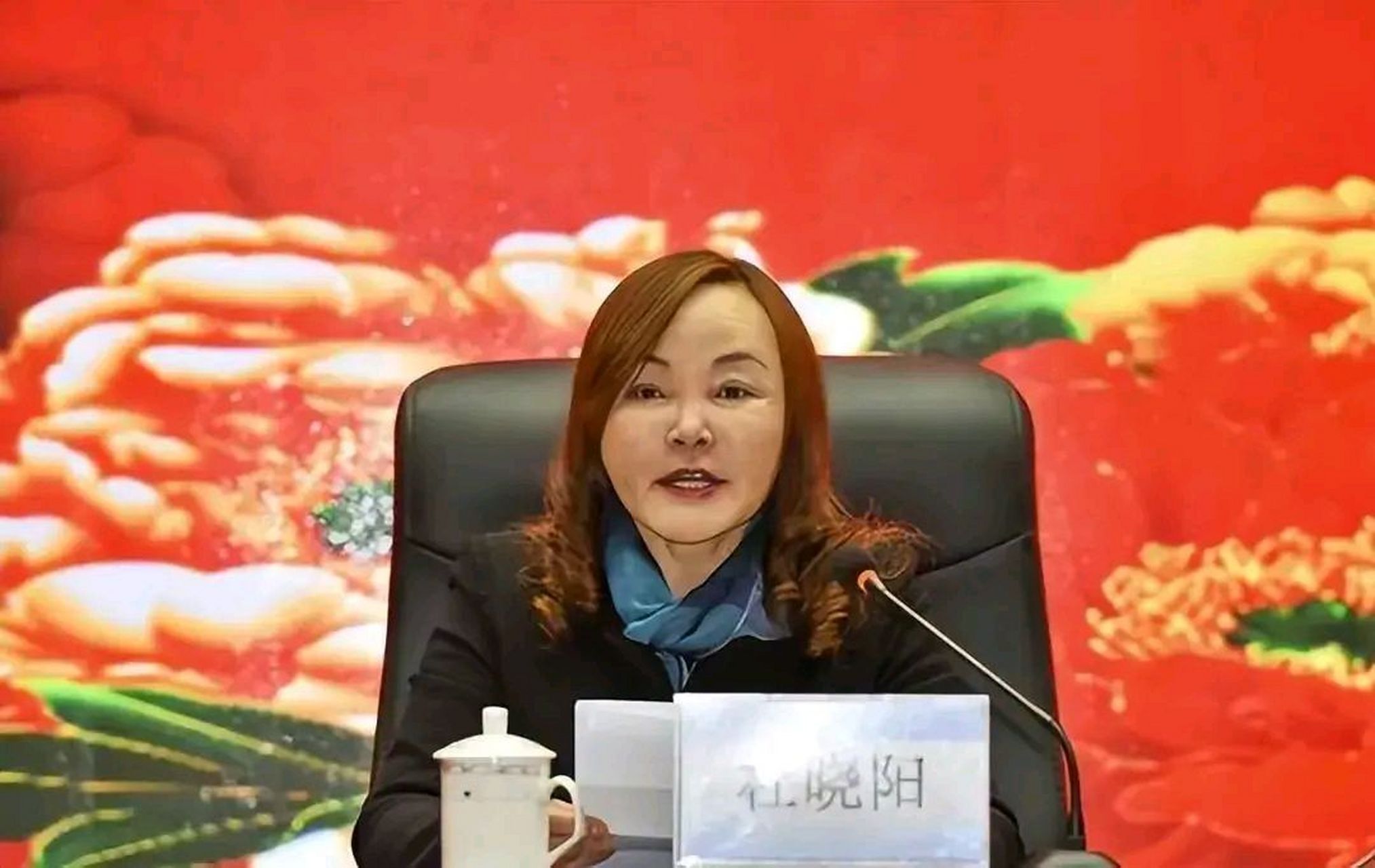 重庆女校长杜晓阳近日成为了吃瓜群众关注的焦点.