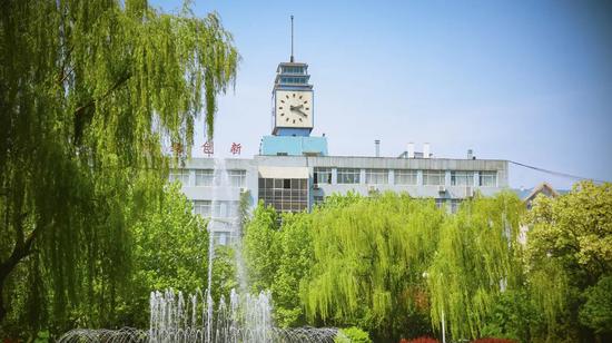 上不了985,够不着211,看看济南大学怎么样?