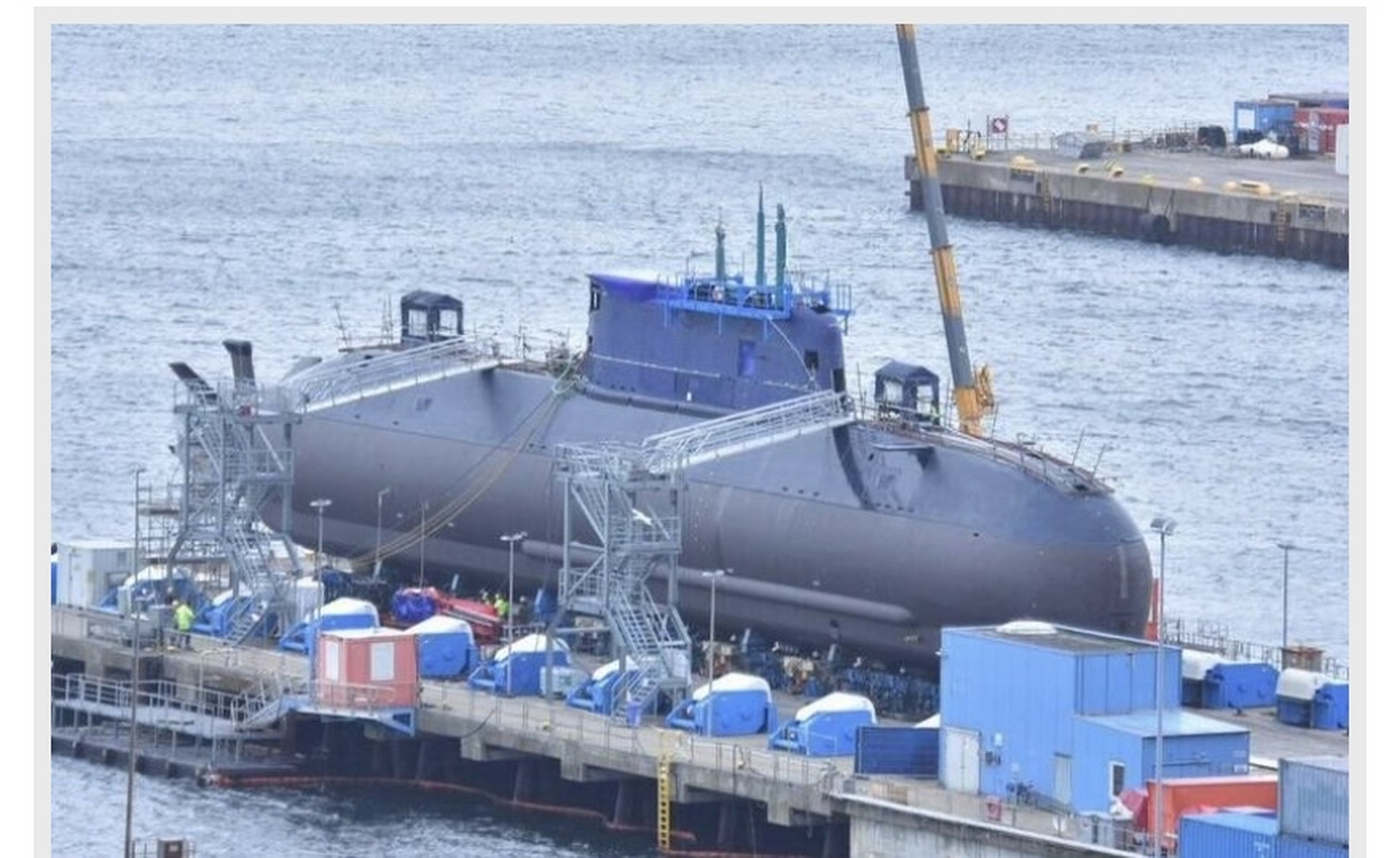 这艘以色列海军最新的海豚ii级攻击潜艇"龙号"已经在德国下水,它与之