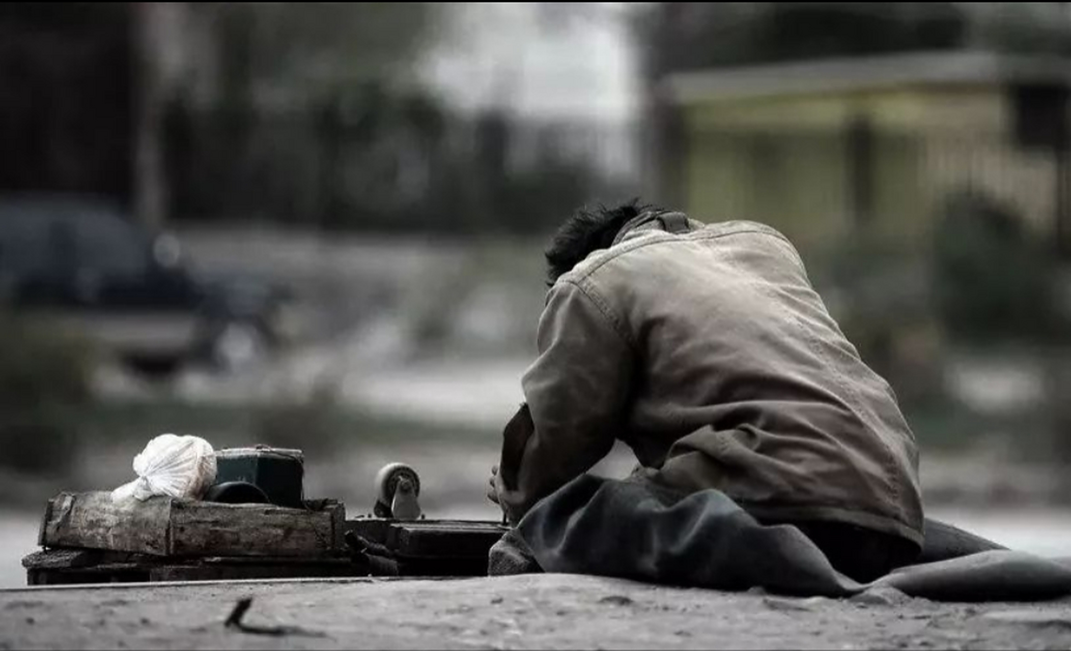 不要嘲笑单身人士,有些人说不结婚无儿无女,到老了后就无依无靠,一个