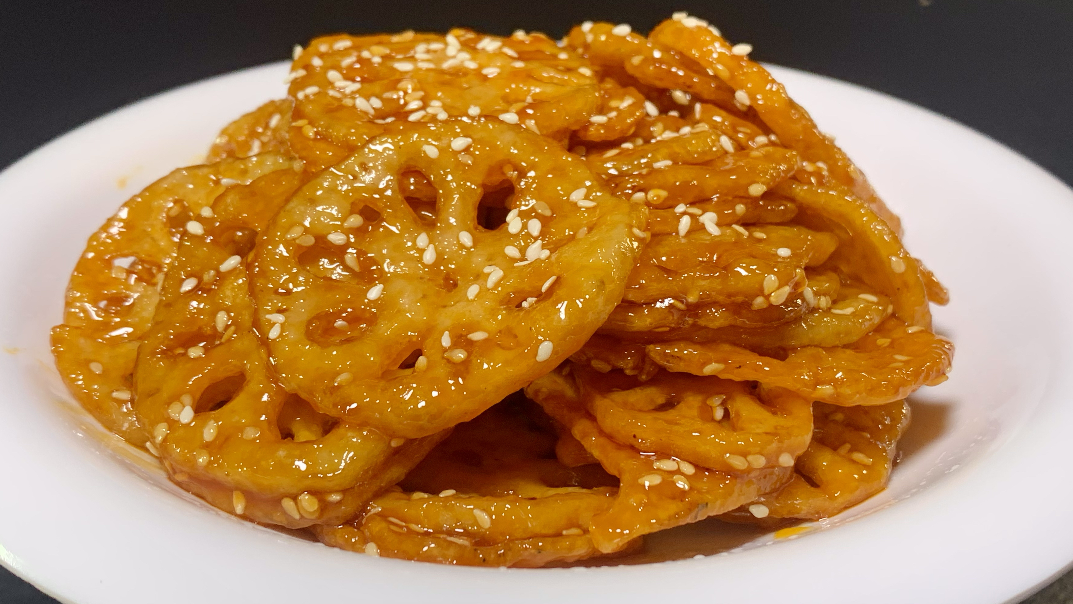 年夜饭经常吃的一道菜糖醋藕片，做法简单，莲藕清香，酸甜脆爽