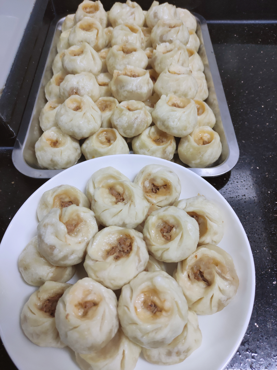 今天做了粉丝肉包,卖相不行,味道还行!