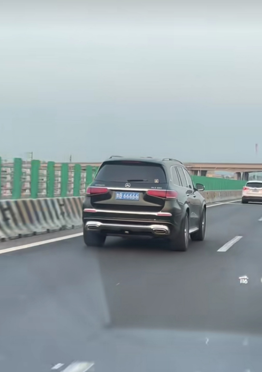 好车配好牌照,奔驰cls480,牌照号66666,都是真好啊,那么是车贵还是