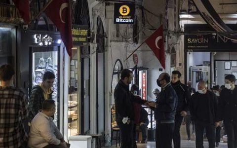 华尔街日报：土耳其人涌入比特币和 Tether 以逃避暴跌的里拉